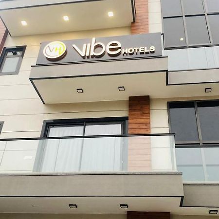 Vibe Hotel ノイダ エクステリア 写真